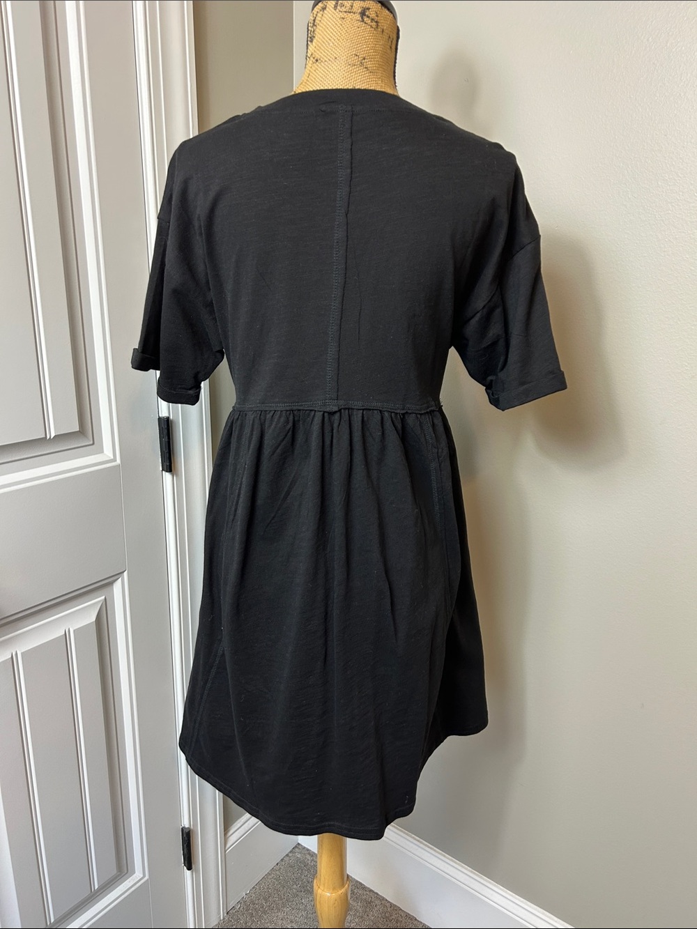 New In Dress medium - Picture 2 of 4